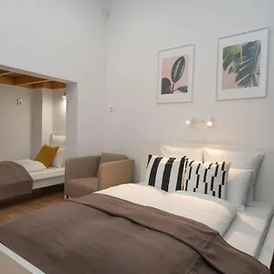 Located, 150 M2 5 Bedrooms Apt., Apartment Budapest