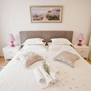 Satureja Montana Apartment Split