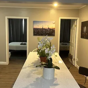 Cozy Woodside Near Manhattan Apartment New York